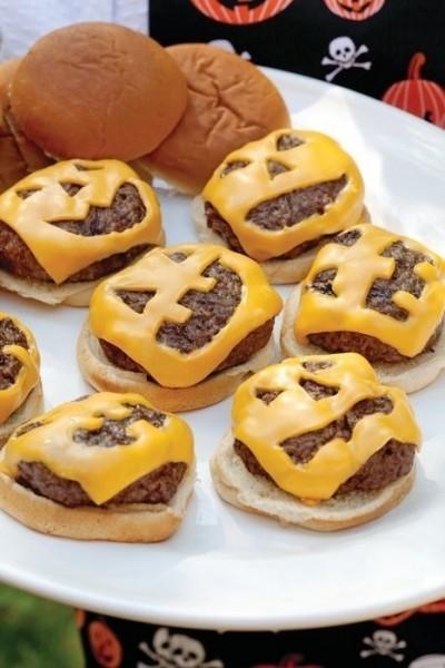 A spooktacular Halloween feast! 12 buffet style foods for Halloween! - Toby and Roo